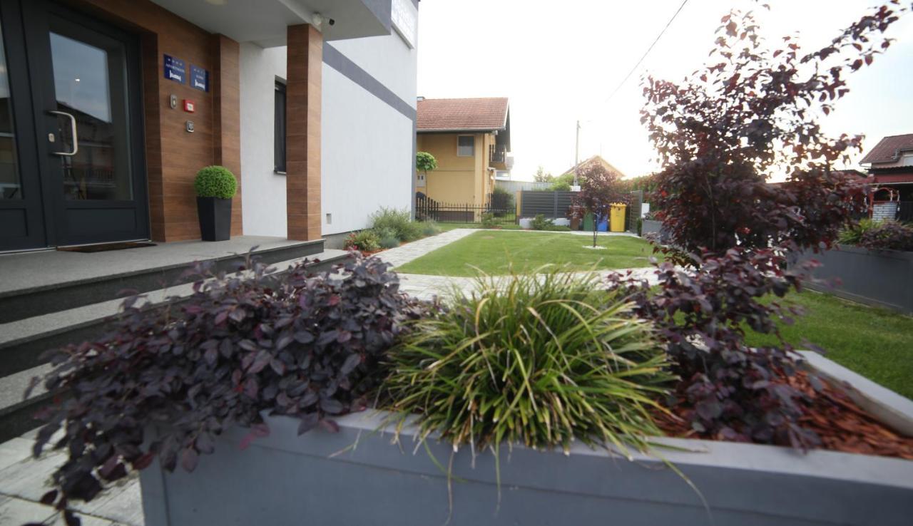Roomsb Slavonski Brod Exterior foto