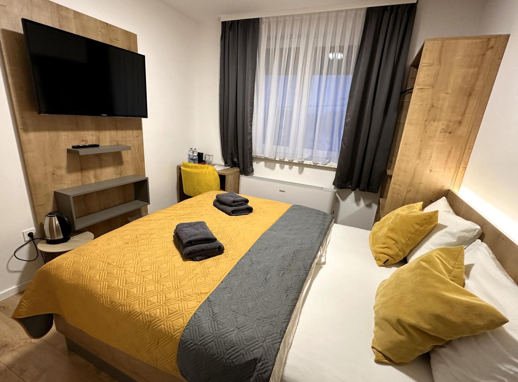 Roomsb Slavonski Brod Exterior foto